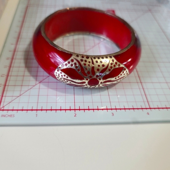 Vintage Chunky Red Bangle with metal detail. 60s or 70s - Picture 1 of 5